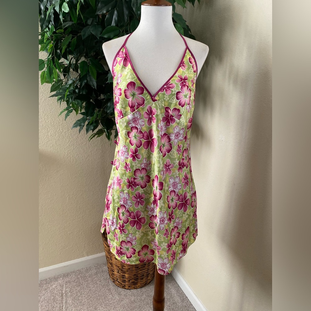 🌸🌸Victoria’s Secret satin floral chemise🌸🌸